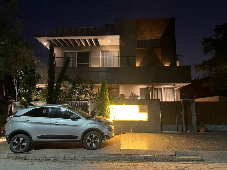  Parking, sector 99 5 Bedroom 500 Sq.Yd. Independent House In Sector 99 Mohali 9932973