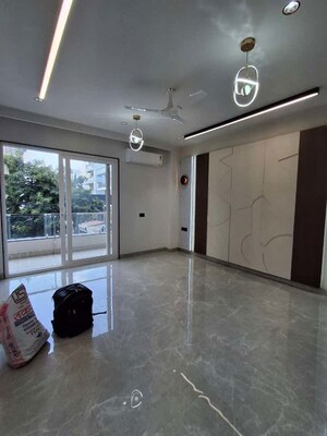 Room in 4 BHK Builder Floor at Sector 45 – for Sale