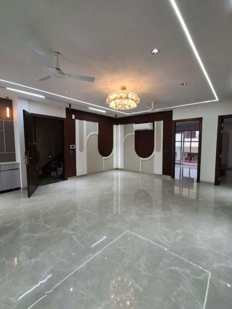 Hall, sector 45 4 Bedroom 3078 Sq.Ft. Builder Floor In Sector 45 Gurgaon 9932911