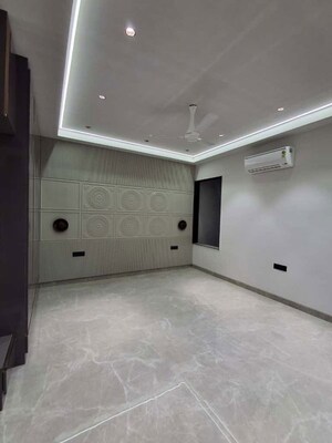 Room in 4 BHK Builder Floor at Sector 45 – for Sale