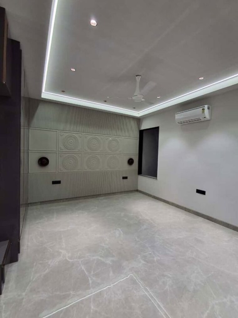 Room, sector 45 4 Bedroom 3078 Sq.Ft. Builder Floor In Sector 45 Gurgaon 9932911