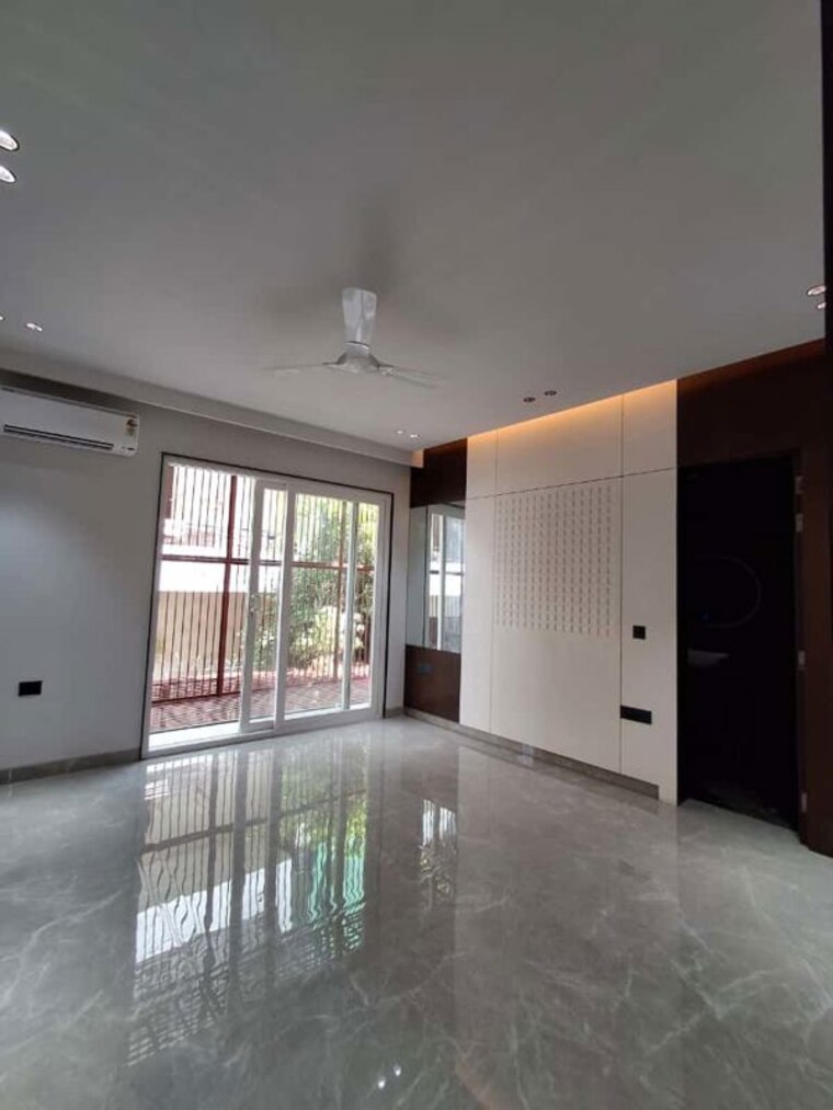 Room, sector 45 4 Bedroom 3078 Sq.Ft. Builder Floor In Sector 45 Gurgaon 9932911