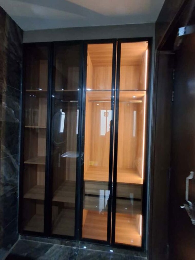 Cupboard, sector 45 4 Bedroom 3078 Sq.Ft. Builder Floor In Sector 45 Gurgaon 9932911