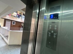 Lift in 3 BHK Apartment at Sector 4 Dwarka – for Rent