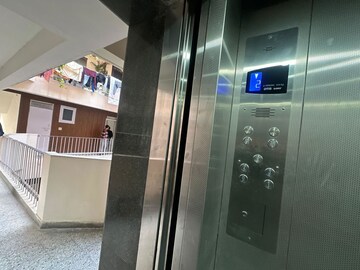 Lift in 3 BHK Apartment at Sector 4 Dwarka – for Rent