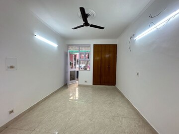 Room in 3 BHK Apartment at Sector 4 Dwarka – for Rent