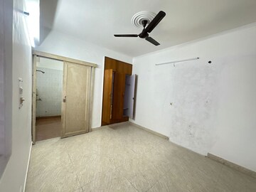 Room in 3 BHK Apartment at Sector 4 Dwarka – for Rent