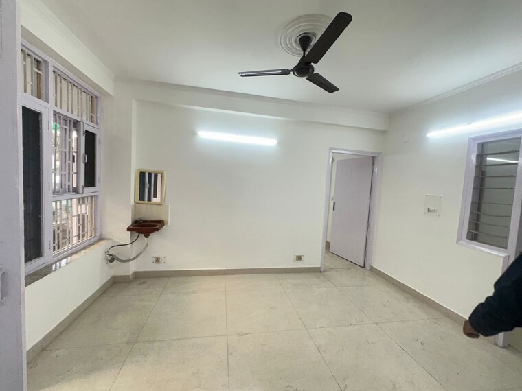 Room, sector 4 dwarka 3 Bedroom 1500 Sq.Ft. Apartment In Sector 4 Dwarka Delhi 9933060