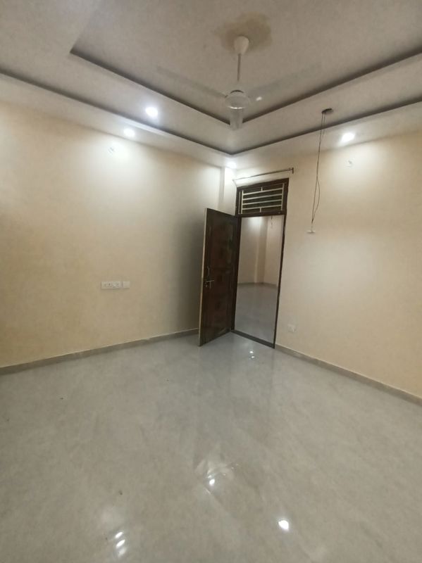 3 BHK + Extra Room 1735 Sq.Ft. Builder Floor in Stellar Okas Golf View