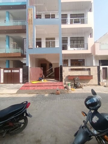Parking in 3 BHK Builder Floor at Stellar Okas Golf View, Sushant Golf City – for Rent