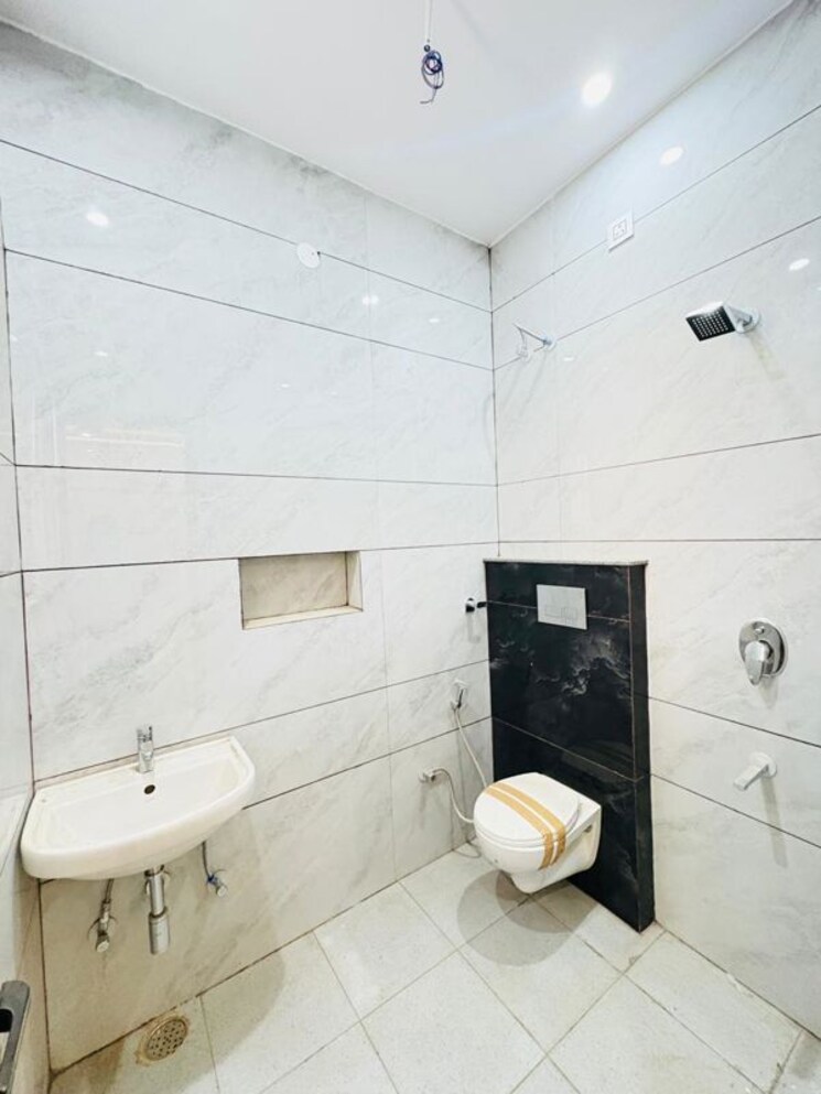 Bathroom, kharar landran road 2 Bedroom 110 Sq.Yd. Apartment In Kharar Landran Road Mohali 9933102