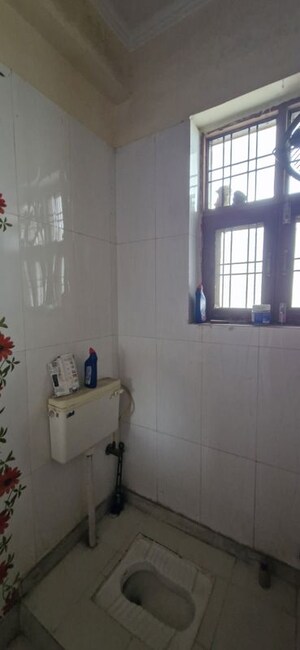 Bathroom in 1.5 BHK Builder Floor at Sector 46 – for Rent