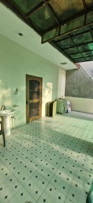 Living Room in 1.5 BHK Builder Floor at Sector 46 – for Rent