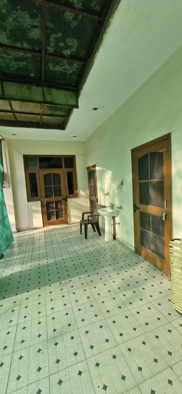 Living Room in 1.5 BHK Builder Floor at Sector 46 – for Rent