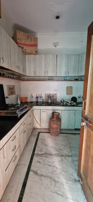 Kitchen in 1.5 BHK Builder Floor at Sector 46 – for Rent