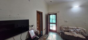 Living Room in 1.5 BHK Builder Floor at Sector 46 – for Rent