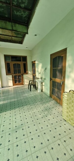 Living Room in 1.5 BHK Builder Floor at Sector 46 – for Rent