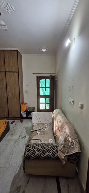 Living Room in 1.5 BHK Builder Floor at Sector 46 – for Rent