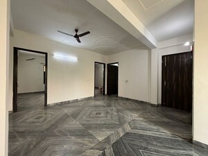 Room in 3 BHK Builder Floor at Empire Floors, Sector 57 – for Rent