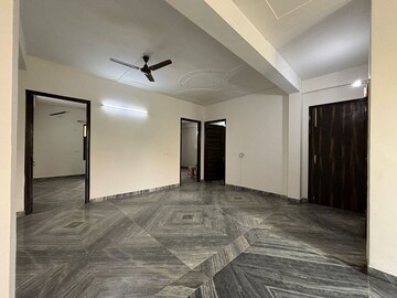 Room in 3 BHK Builder Floor at Empire Floors, Sector 57 – for Rent