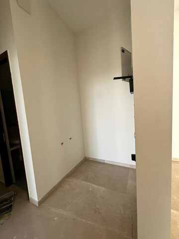 Room in 3.5 BHK Apartment at Omkar Alta Monte, Malad East – for Rent