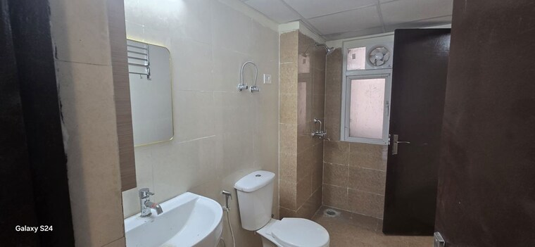 Bathroom, amrapali-heartbeat-city 3 Bedroom 1350 Sq.Ft. Apartment In Sector 107 Noida 9933508