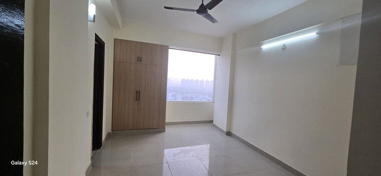 Room, amrapali-heartbeat-city 3 Bedroom 1350 Sq.Ft. Apartment In Sector 107 Noida 9933508