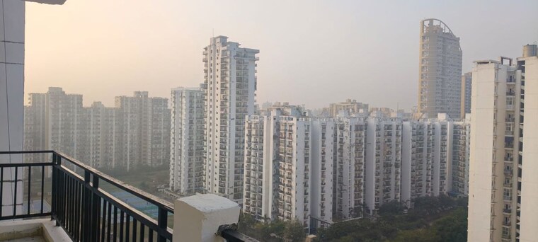 Exterior View, amrapali-heartbeat-city 3 Bedroom 1350 Sq.Ft. Apartment In Sector 107 Noida 9933508