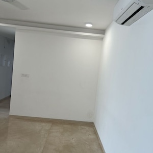 Room in 3 BHK Builder Floor at Andheri West – for Rent