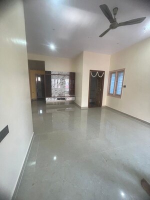 Room in 2 BHK Builder Floor at Koramangala – for Rent