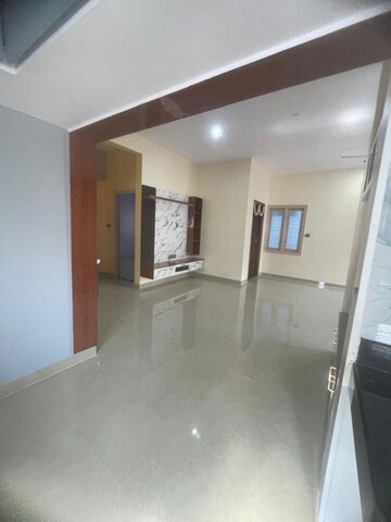 Room in 2 BHK Builder Floor at Koramangala – for Rent