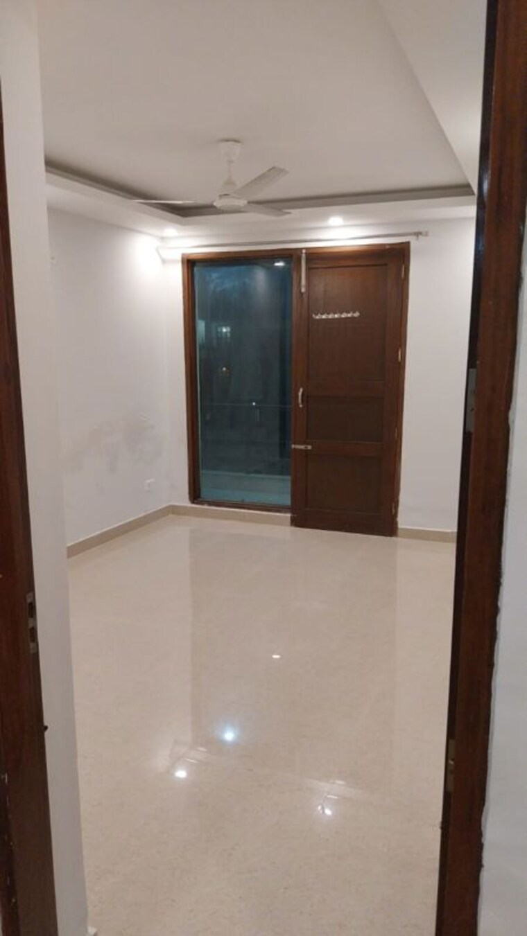 Room, sector 46 3 Bedroom 1850 Sq.Ft. Builder Floor In Sector 46 Gurgaon 9933654