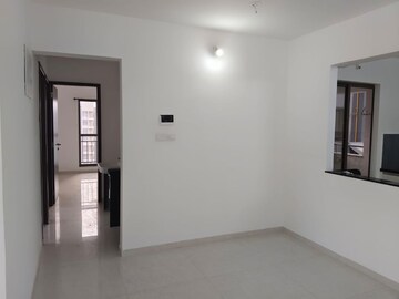 Room in 2 BHK Apartment at Pride World City Wellington, Charholi Budruk – for Rent