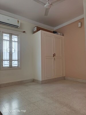 Room in 3 BHK Builder Floor at Koramangala – for Rent
