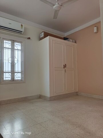Room in 3 BHK Builder Floor at Koramangala – for Rent