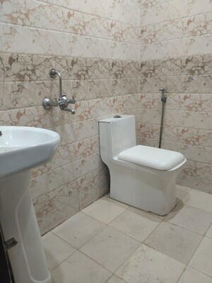 Bathroom in 1 BHK Builder Floor at Neb Sarai – for Rent