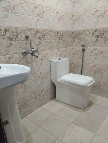 Bathroom in 1 BHK Builder Floor at Neb Sarai – for Rent