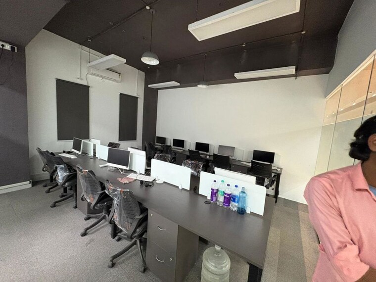 Team Area, sector 9 Commercial Office Space 2200 Sq.Ft. In Sector 9 Noida 9934090