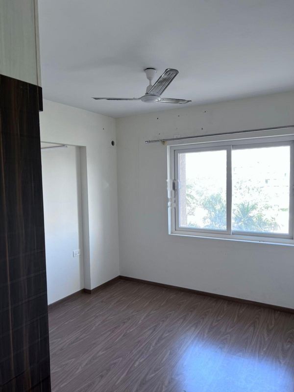 3 BHK 1800 Sq.Ft. Apartment in Sterling Ascentia
