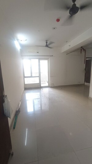 Room in 2 BHK Apartment at Mahagun Mywoods, Sector 16c Greater Noida – for Rent