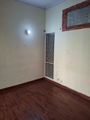 Room in 2 BHK Apartment at Mahagun Mywoods, Sector 16c Greater Noida – for Rent