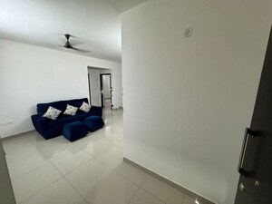 Room in 2 BHK Apartment at Unicca Emporis, Varthur – for Rent