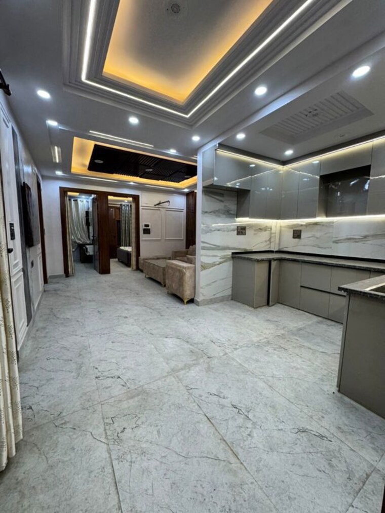  Parking, dwarka mor 4 Bedroom 125 Sq.Yd. Builder Floor In Dwarka Mor Delhi 9934409