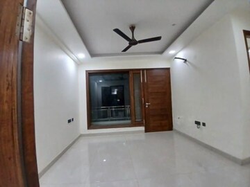 Room in 4 BHK Builder Floor at Sector 28 – for Rent