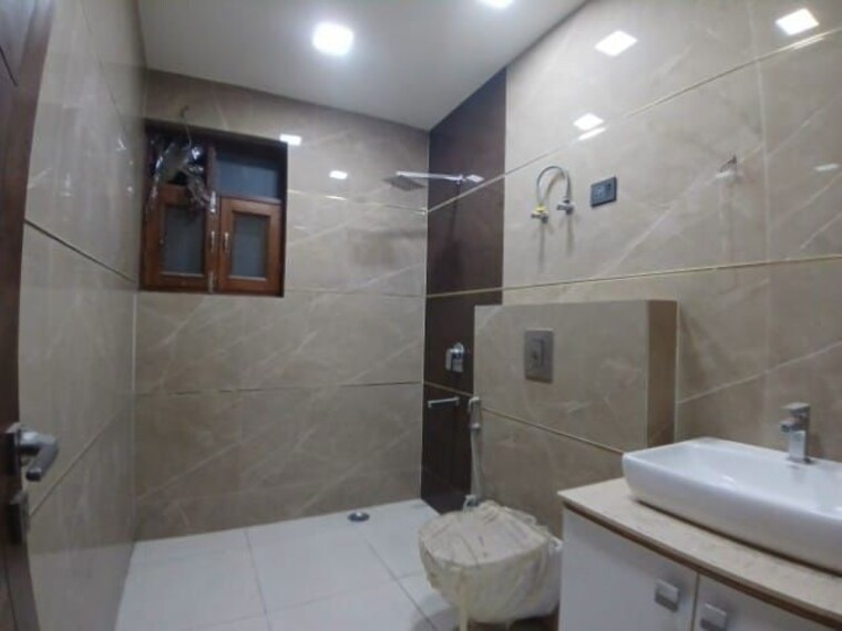 Bathroom, sector 28 4 Bedroom 3150 Sq.Ft. Builder Floor In Sector 28 Faridabad 9934420