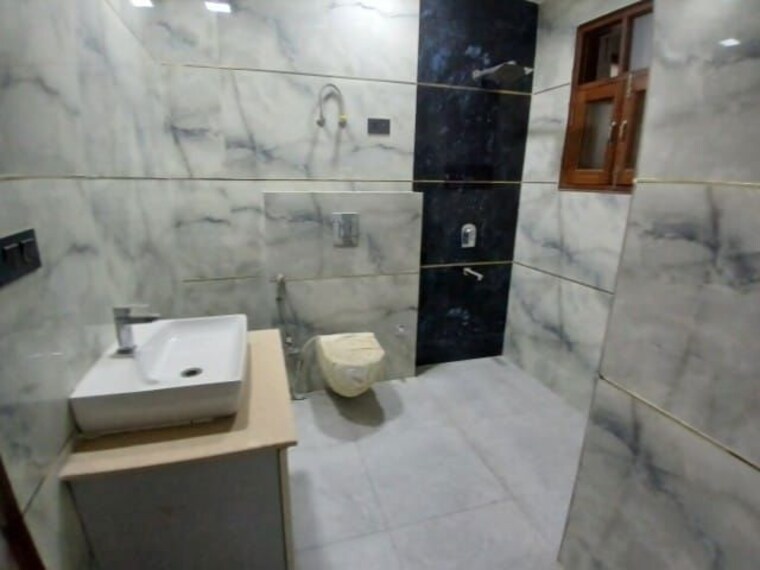 Bathroom, sector 28 4 Bedroom 3150 Sq.Ft. Builder Floor In Sector 28 Faridabad 9934420