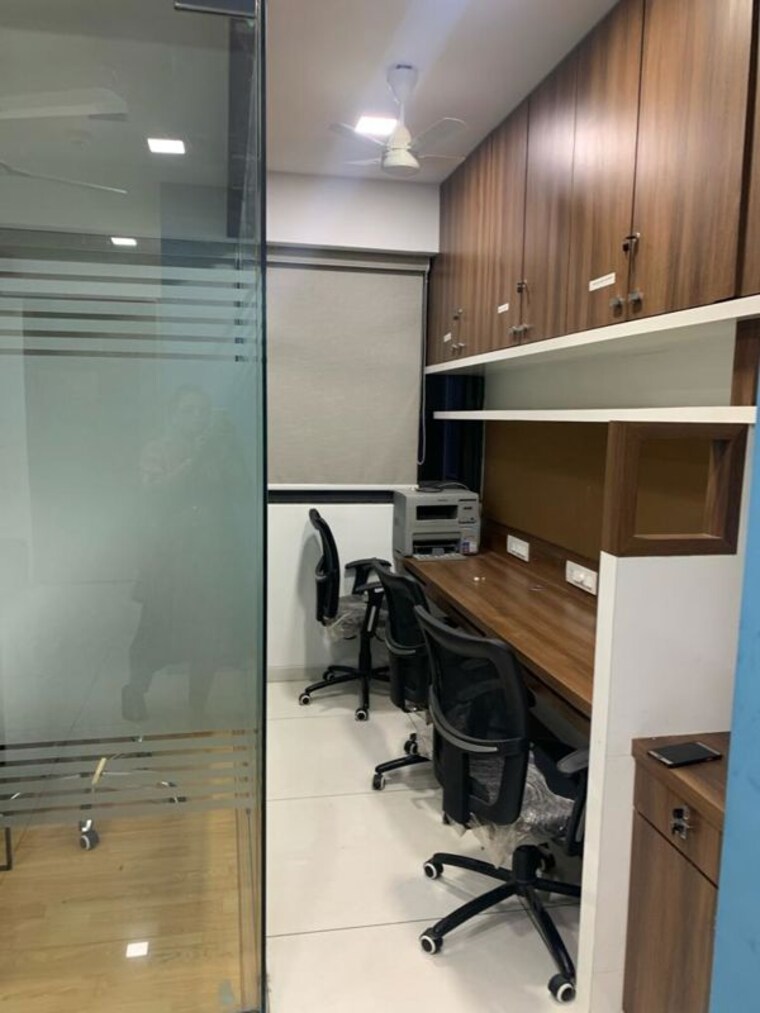 Team Area, gota Commercial Office Space 685 Sq.Ft. In Gota Ahmedabad 9934422