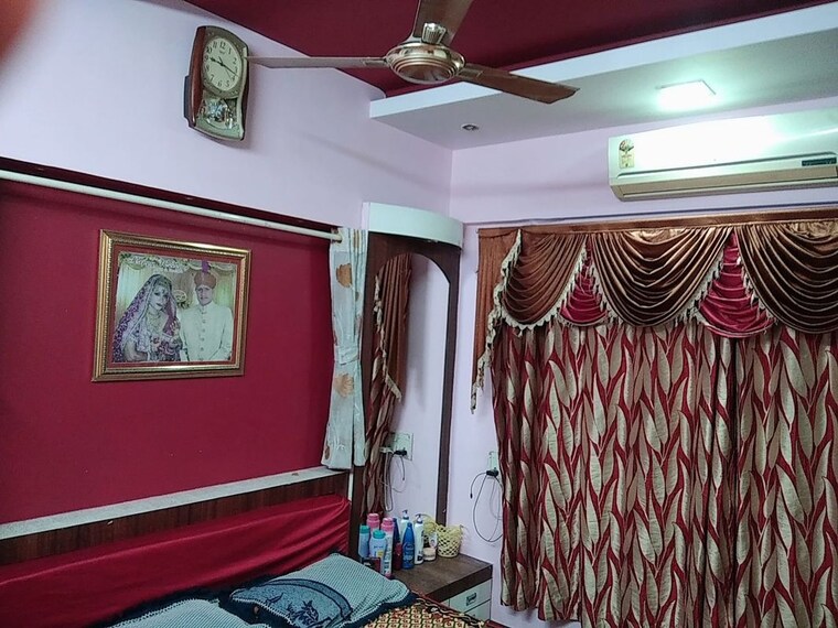 Bedroom, mantri-serene 2 Bedroom 900 Sq.Ft. Apartment In Goregaon East Mumbai 9933798