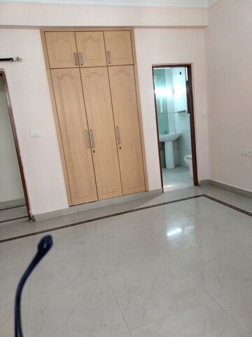 Room in 3.5 BHK Apartment at Tulip Violet, Sector 69 – for Rent