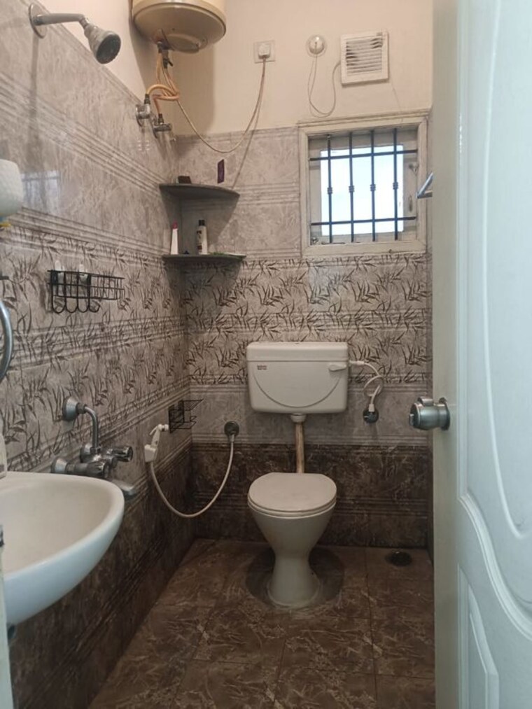 Bathroom, koramangala 1 Bedroom 500 Sq.Ft. Builder Floor In Koramangala Bangalore 9934533